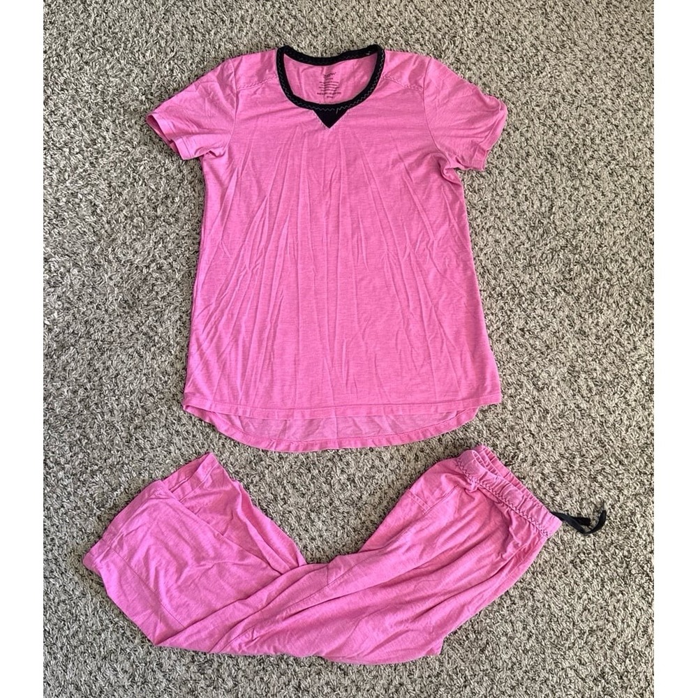 Climate Right Women's Pink Pajama Set - T-shirt and Capris Size Small